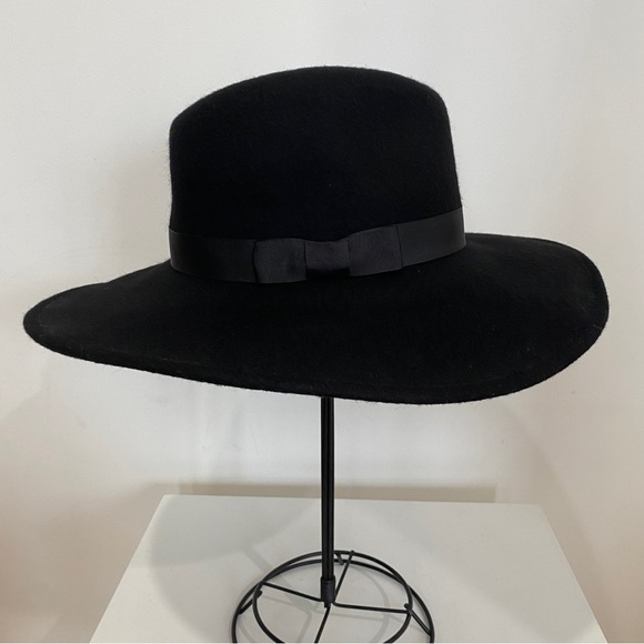 Club Monaco 100% wool hat